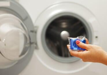 Fully biodegradable and fast-dissolving laundry capsules